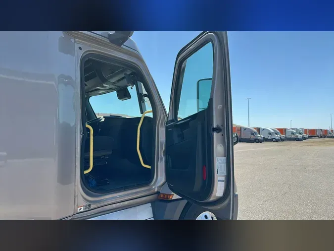 2025 Freightliner Cascadia 126