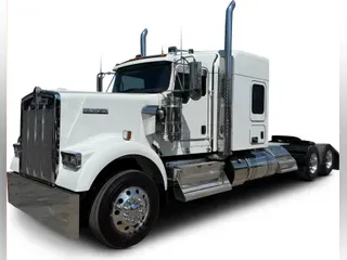 2023 Kenworth W900