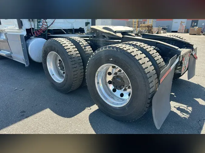 2020 Freightliner Cascadia 126