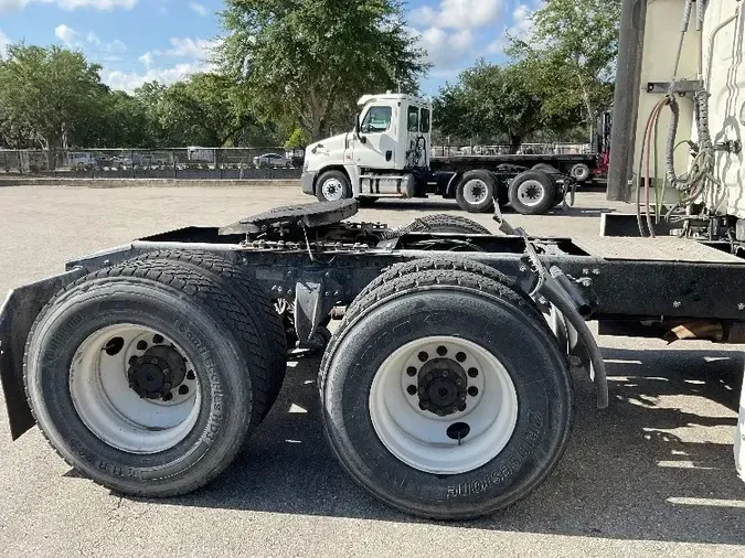 2020 Freightliner T12664ST