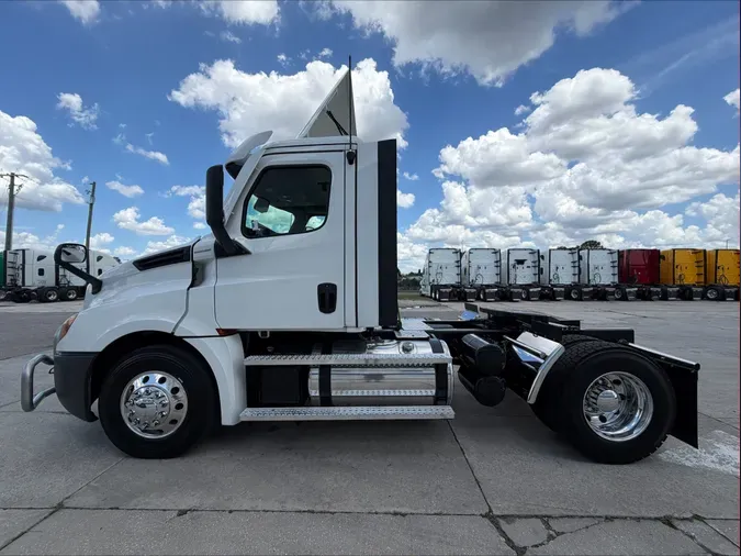 2021 Freightliner Cascadia 126