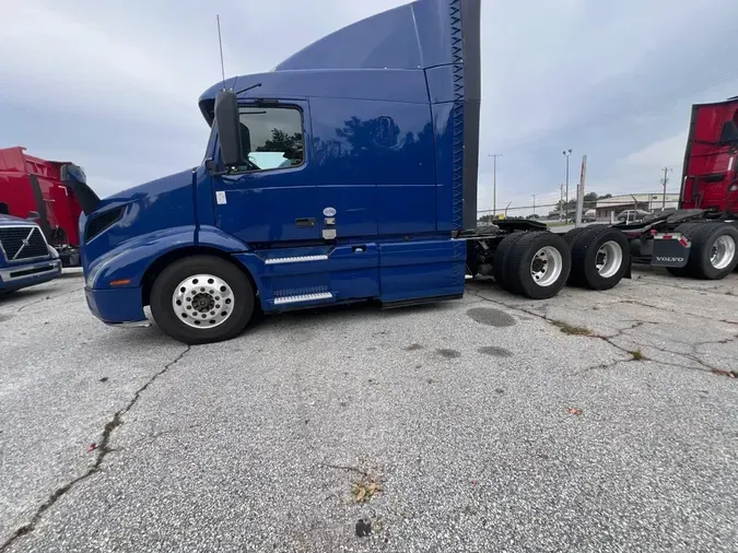 2020 VOLVO VNR64T640