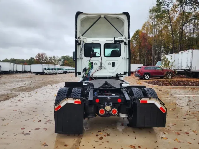 2017 FREIGHTLINER/MERCEDES CASCADIA 113
