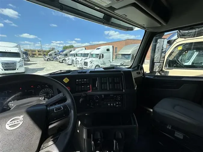 2020 VOLVO VNL64T760