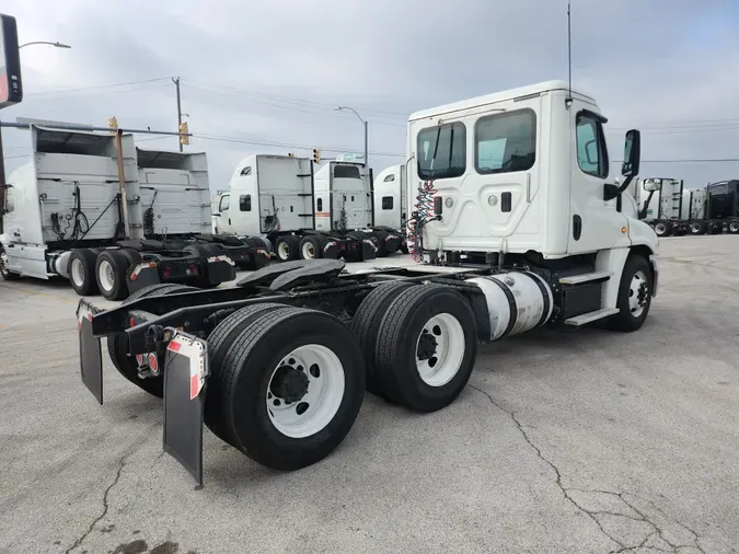 2016 FREIGHTLINER/MERCEDES CASCADIA 125