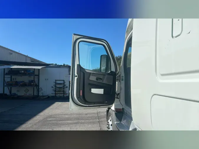 2021 Freightliner Cascadia 126ae96c7967b77558ecaf299ba8a4ec77c