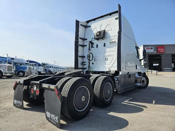 2021 FREIGHTLINER Cascadia 126