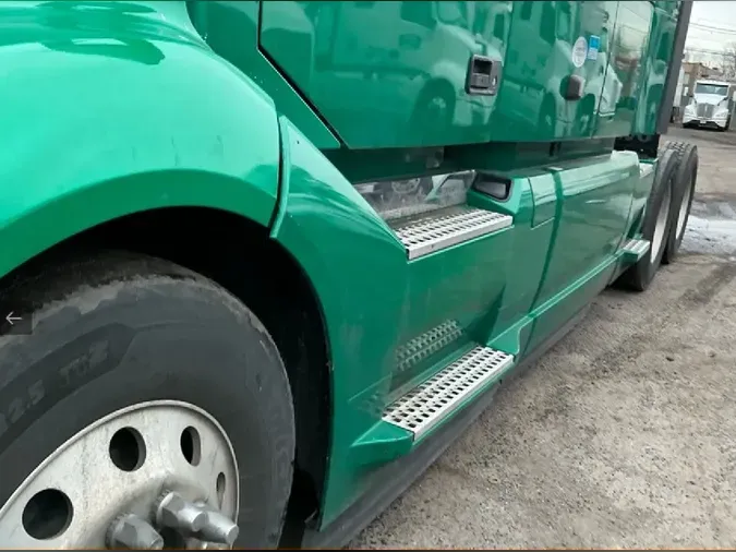 2021 VOLVO VNL64T760