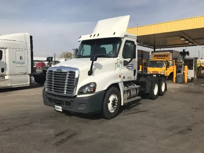 2016 FREIGHTLINER X12564ST