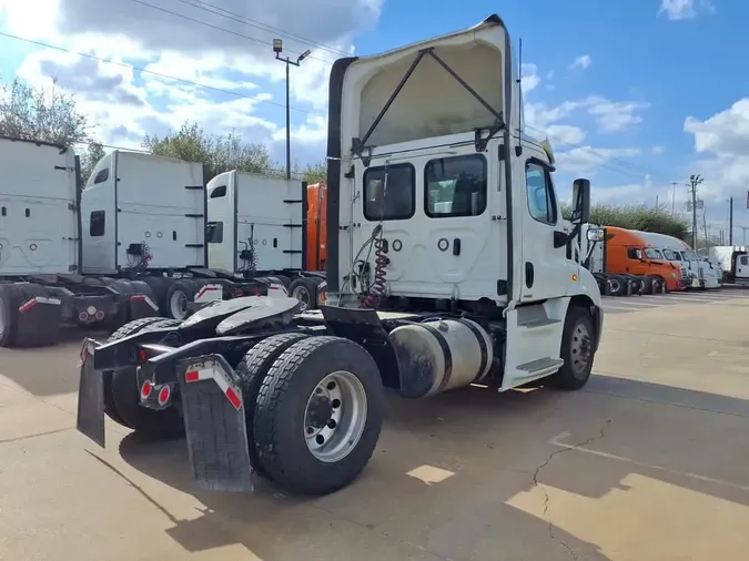 2019 FREIGHTLINER/MERCEDES CASCADIA 113