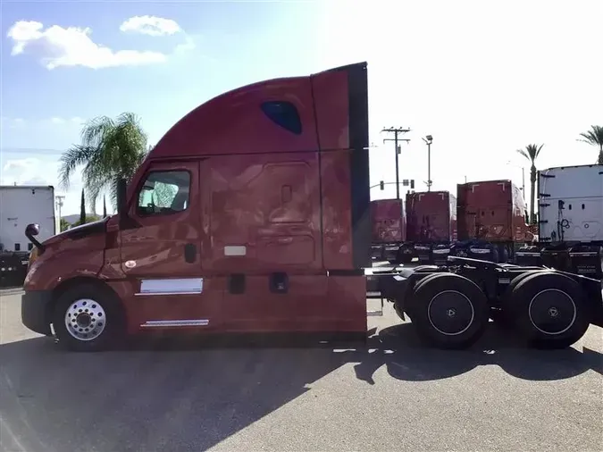 2022 FREIGHTLINER CA126