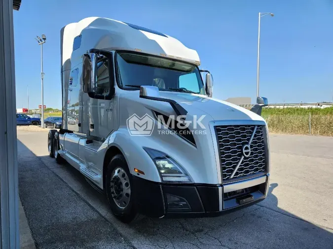 2021 VOLVO VNL64T760