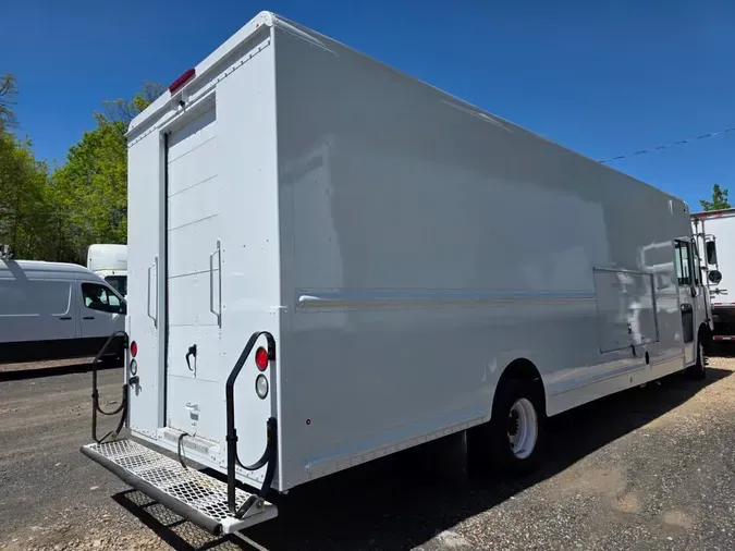 2017 FRTLR CUSTOM CHASSIS CORP MT-55 WALK-IN