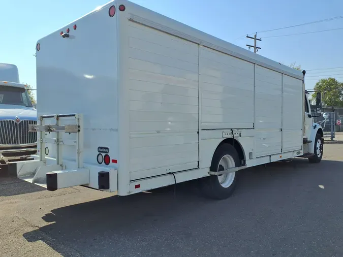 2017 FREIGHTLINER/MERCEDES M2 106