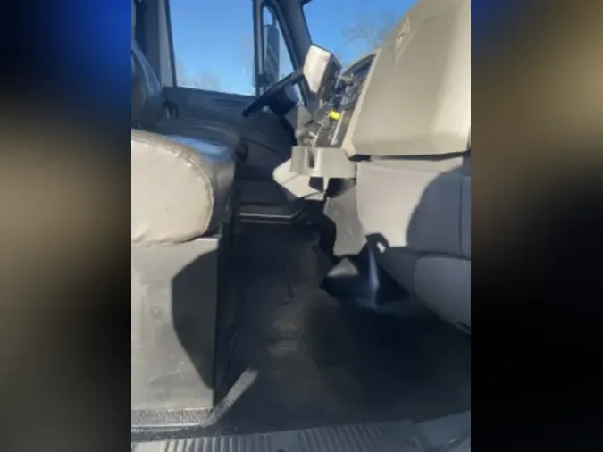 2019 NAVISTAR INTERNATIONAL 4300 SBA