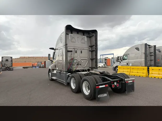 2025 Freightliner Cascadia 126