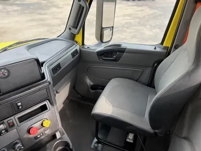 2023 International LT625aeb46f0b8ca45f8eab5a1be5896257a0