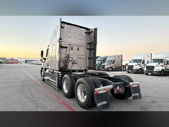 2024 Freightliner Cascadia 126