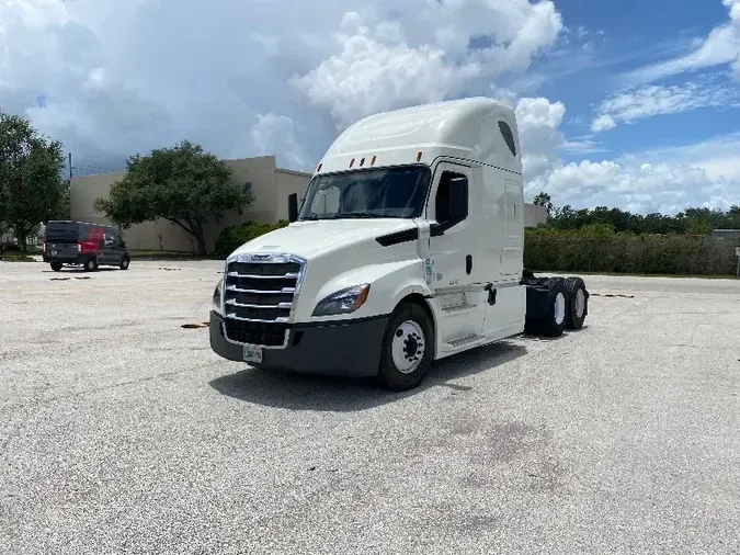 2018 Freightliner T12664ST