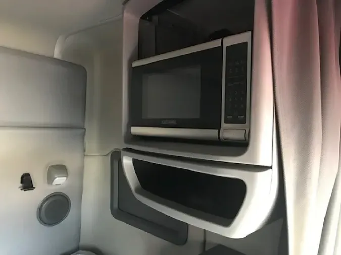 2019 VOLVO VNL64T740