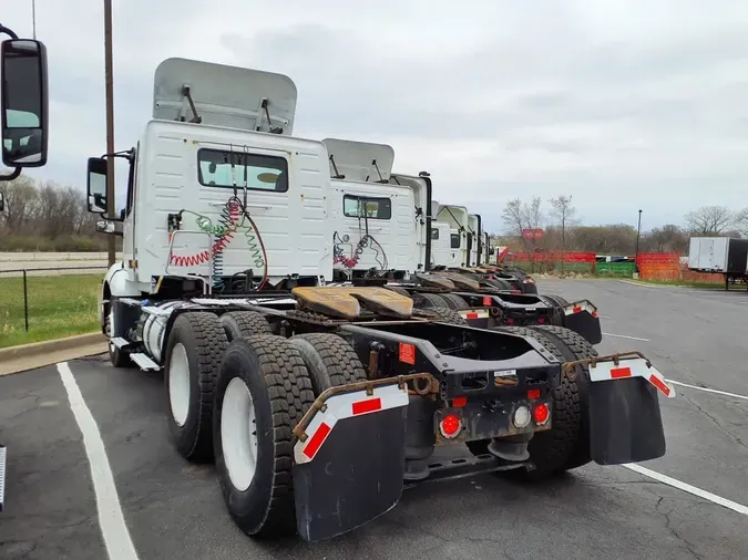 2020 VOLVO VNL64T-300