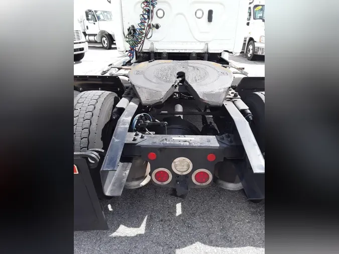 2020 FREIGHTLINER NEW CASCADIA 126