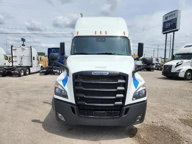 2021 FREIGHTLINER CASCADIA CA126