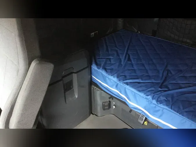 2023 Freightliner Cascadia 126