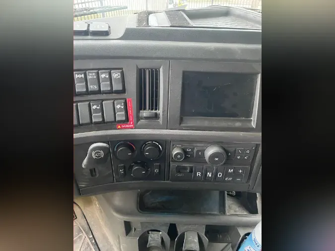 2019 VOLVO VNR64T400aec2eb0991a90efe9dbd0c45d05633a3