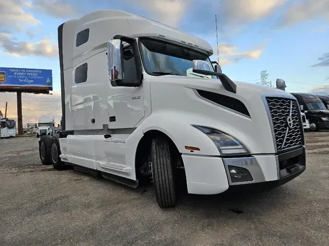 2021 VOLVO VNL64T760