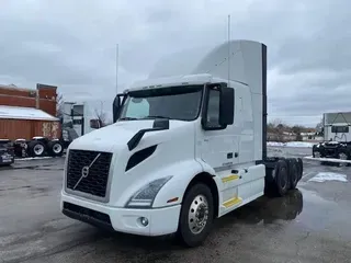 2023 Volvo VNR64T400