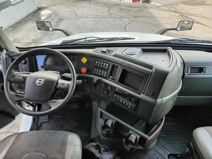 2021 VOLVO VNL760