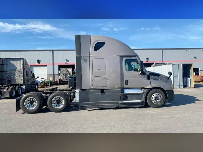2023 Freightliner Cascadia 126