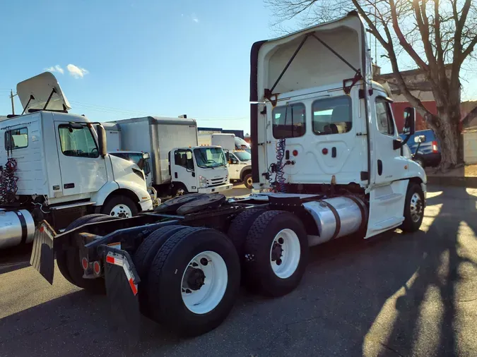 2018 FREIGHTLINER/MERCEDES CASCADIA 125