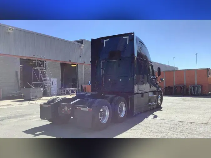 2023 Freightliner Cascadia 126