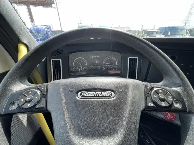 2021 FREIGHTLINER CASCADIA CA126