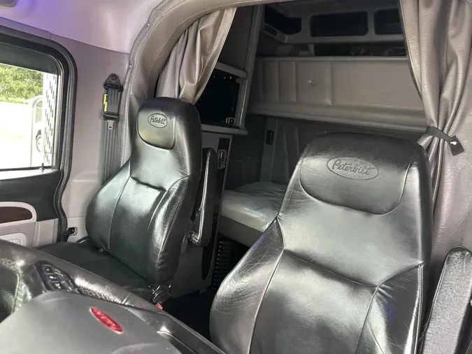 2022 Peterbilt 389