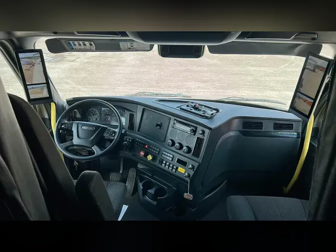 2025 Freightliner Cascadia 126