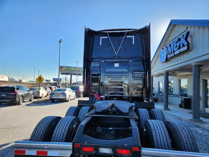 2023 VOLVO VNL64T860