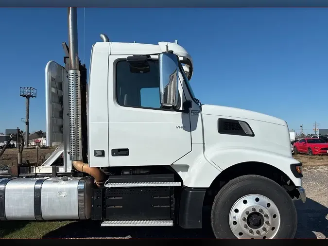 2023 VOLVO VHD64FT300