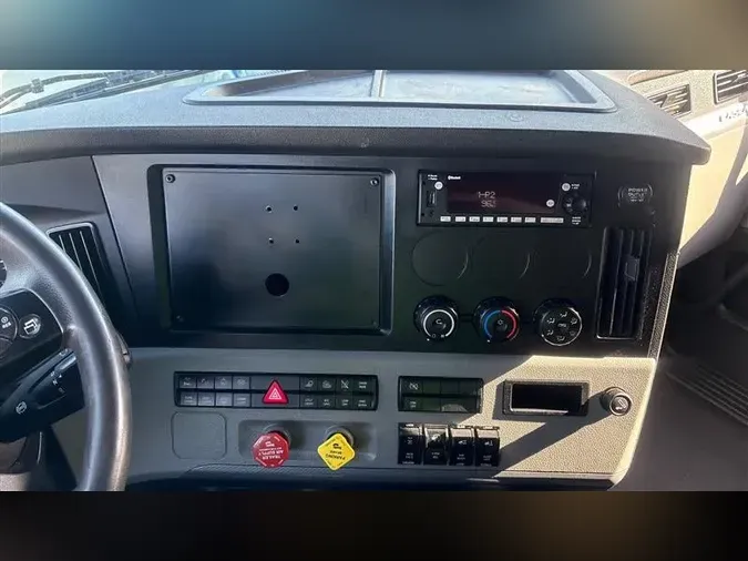 2022 FREIGHTLINER CA126