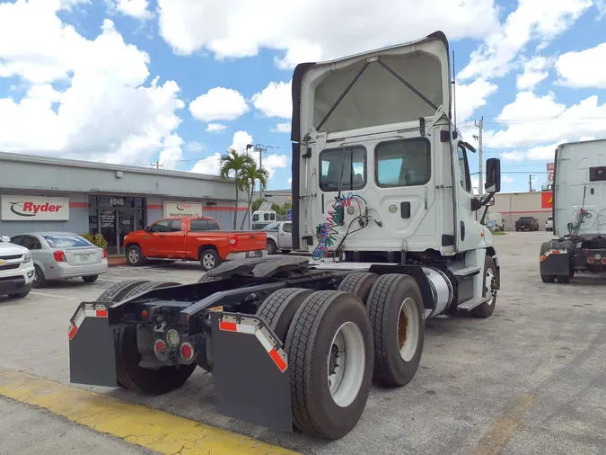 2017 FREIGHTLINER/MERCEDES CASCADIA 125