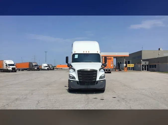 2023 Freightliner Cascadia 126aedf6fc8fae6c4a2643676bbc44fb88c