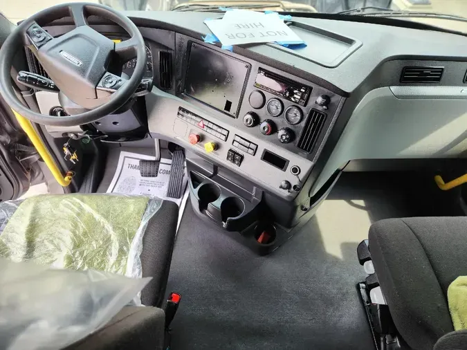 2021 FREIGHTLINER Cascadia 126