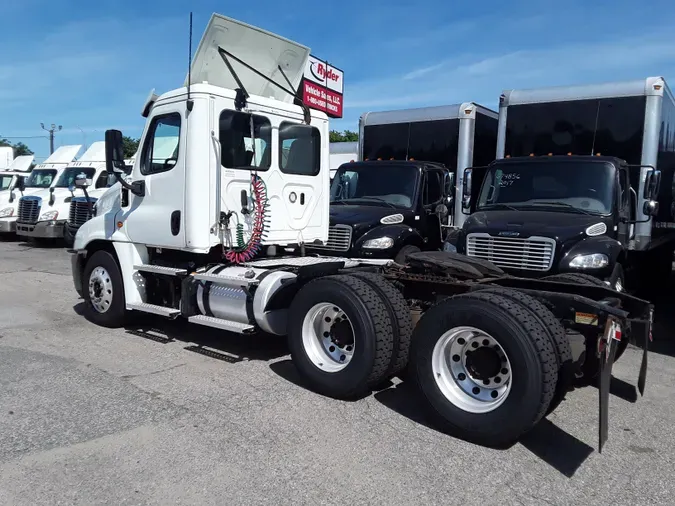 2019 FREIGHTLINER/MERCEDES CASCADIA 125