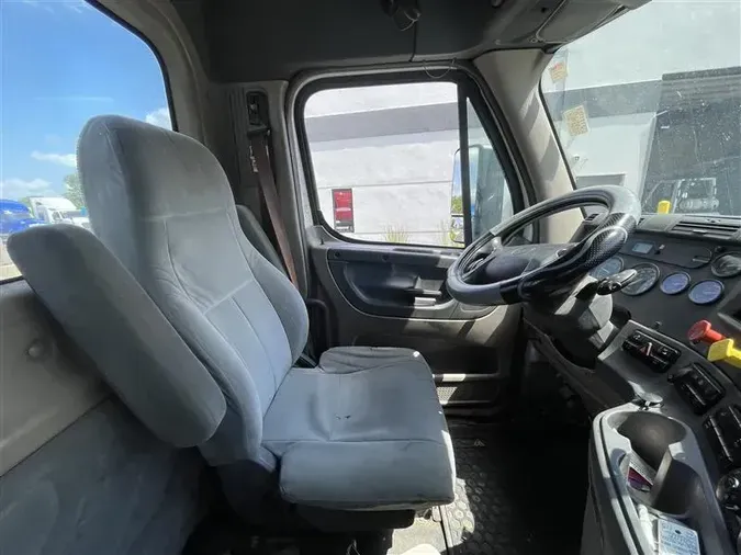 2009 FREIGHTLINER CA12562DC