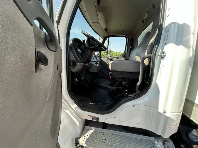 2018 Freightliner M2 106