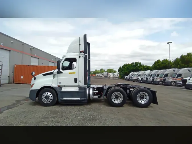2020 Freightliner Cascadia 126aeec6ca11f4b67ed1e395185b03f73fb