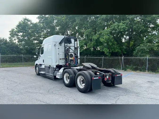 2021 Freightliner Cascadia 126