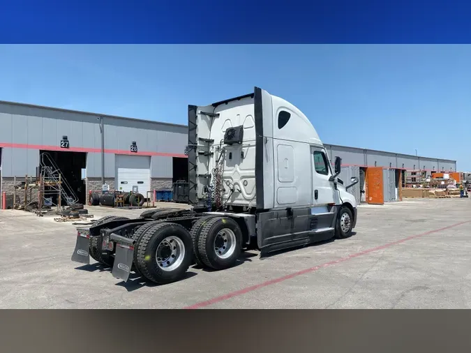 2022 Freightliner Cascadia 126